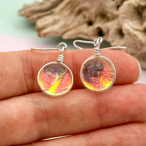Boucles d'oreilles pendantes en verre dichroïque transparent rouge