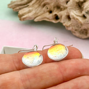 Boucles d'oreilles pendantes en verre dichroïque transparent rouge