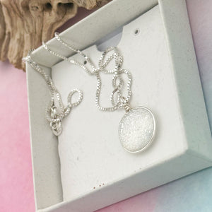 Collier Pendentif transparent argenté en verre dichroïque - technique Murano