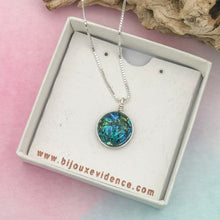Charger l&#39;image dans la galerie, Collier Pendentif en verre dichroïque noir bleu et vert - technique Murano
