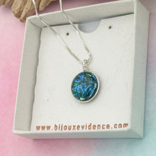 Charger l&#39;image dans la galerie, Collier Pendentif en verre dichroïque noir bleu et vert - technique Murano
