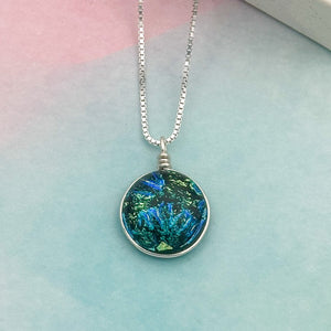 Collier Pendentif en verre dichroïque noir bleu et vert - technique Murano