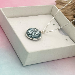 Collier Pendentif en verre dichroïque noir argent- technique Murano