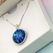 Charger l&#39;image dans la galerie, Collier Pendentif en verre de Murano dichroïque bleu
