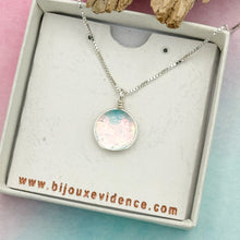 Charger l&#39;image dans la galerie, Collier Pendentif en verre de Murano dichroïque transparent rouge
