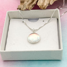 Charger l&#39;image dans la galerie, Collier Pendentif en verre de Murano dichroïque transparent rouge
