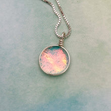 Charger l&#39;image dans la galerie, Collier Pendentif en verre de Murano dichroïque transparent rouge
