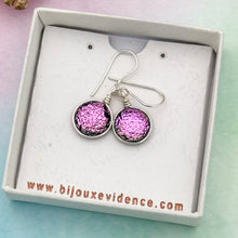 Charger l&#39;image dans la galerie, Boucles d&#39;oreilles en verre dichroique rose - technique Murano

