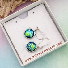 Charger l&#39;image dans la galerie, Boucles d&#39;oreilles en verre dichroique style scarabée - technique Murano
