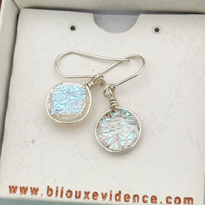 Boucles d'oreilles en verre dichroique givré bleuté style reine des neiges- technique Murano