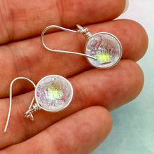 Charger l&#39;image dans la galerie, Boucles d&#39;oreilles en verre dichroique transparent or - technique Murano
