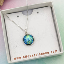 Charger l&#39;image dans la galerie, Collier Pendentif style scarabé en verre dichroïque - technique Murano
