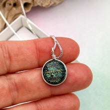 Charger l&#39;image dans la galerie, Collier Pendentif noir strié or et bleu en verre dichroïque - technique Murano
