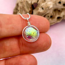 Charger l&#39;image dans la galerie, Collier Pendentif texturé transparent or en verre dichroïque - technique Murano
