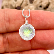 Charger l&#39;image dans la galerie, Collier Pendentif texturé transparent or en verre dichroïque - technique Murano
