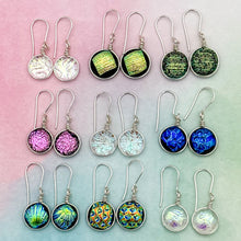 Charger l&#39;image dans la galerie, Lot2 de 9  Boucles d&#39;oreilles en verre dichroique

