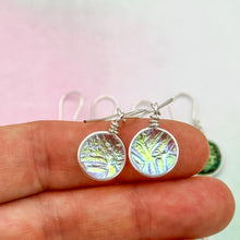 Charger l&#39;image dans la galerie, Lot2 de 9  Boucles d&#39;oreilles en verre dichroique
