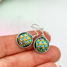 Charger l&#39;image dans la galerie, Lot2 de 9  Boucles d&#39;oreilles en verre dichroique
