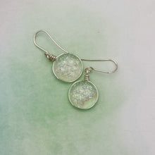 Charger l&#39;image dans la galerie, Boucles d&#39;oreilles transparente en verre dichroique - technique Murano
