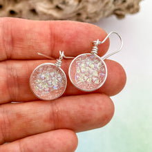 Charger l&#39;image dans la galerie, Boucles d&#39;oreilles transparente en verre dichroique - technique Murano
