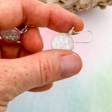 Charger l&#39;image dans la galerie, Boucles d&#39;oreilles transparente en verre dichroique - technique Murano
