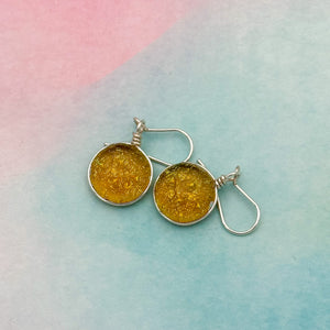 Boucles d'oreilles ambre transparente en verre dichroique - technique Murano