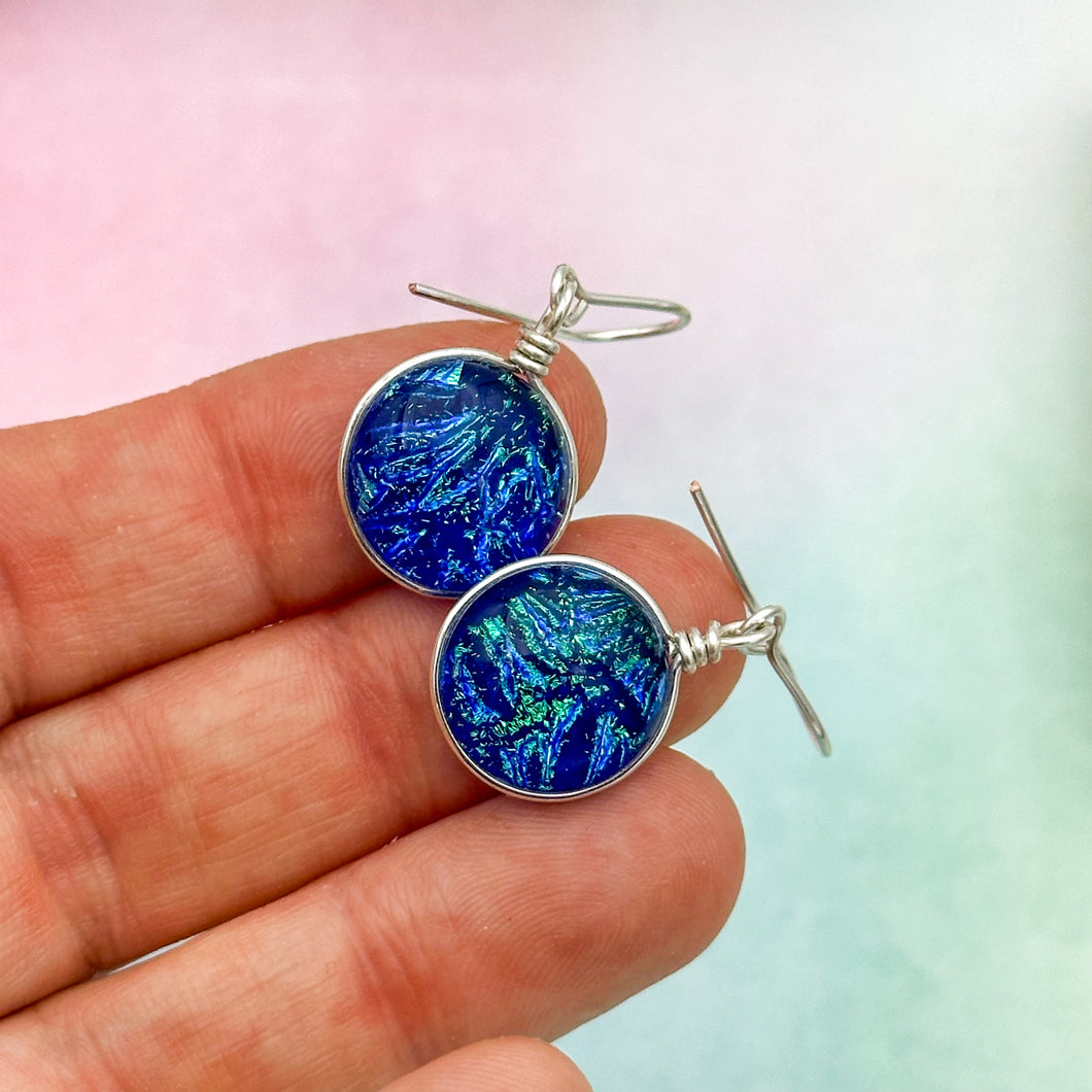 Boucles d'oreilles bleu transparentes en verre dichroique - technique Murano