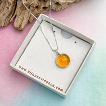 Charger l&#39;image dans la galerie, Collier Pendentif transparent ambré en verre dichroïque - technique Murano
