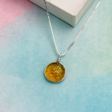 Charger l&#39;image dans la galerie, Collier Pendentif transparent ambré en verre dichroïque - technique Murano

