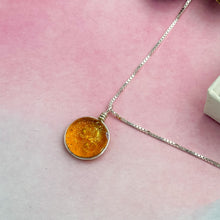 Charger l&#39;image dans la galerie, Collier Pendentif transparent ambré en verre dichroïque - technique Murano
