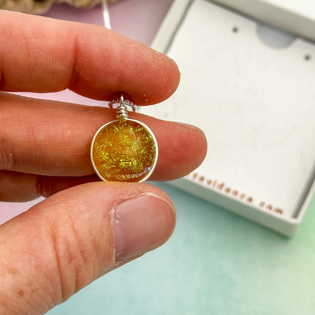 Collier Pendentif jaune transparent en verre dichroïque - technique Murano