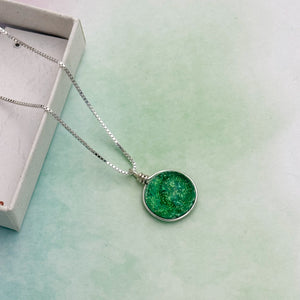 Collier Pendentif vert transparent en verre dichroïque - technique Murano
