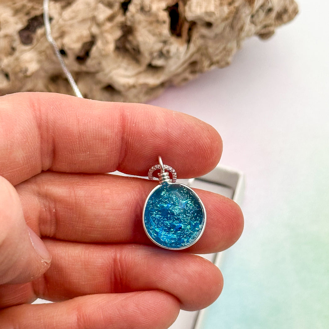Collier Pendentif turquoise transparent en verre dichroïque - technique Murano