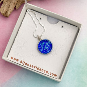 Collier Pendentif bleu transparent en verre dichroïque - technique Murano