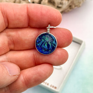 Collier Pendentif bleu transparent en verre dichroïque - technique Murano