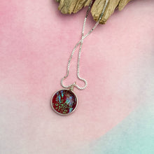 Charger l&#39;image dans la galerie, Collier Pendentif rouge transparent en verre dichroïque - technique Murano
