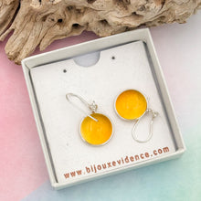 Charger l&#39;image dans la galerie, Boucles d&#39;oreilles en verre transparent ambré - technique Murano

