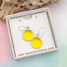 Charger l&#39;image dans la galerie, Boucles d&#39;oreilles en verre transparent jaune - technique Murano

