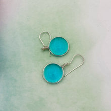 Charger l&#39;image dans la galerie, Boucles d&#39;oreilles en verre transparent turquoise - technique Murano
