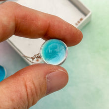 Charger l&#39;image dans la galerie, Boucles d&#39;oreilles en verre transparent turquoise - technique Murano
