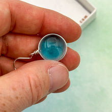 Charger l&#39;image dans la galerie, Boucles d&#39;oreilles en verre transparent turquoise - technique Murano
