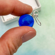 Charger l&#39;image dans la galerie, Boucles d&#39;oreilles en verre transparent bleu - technique Murano
