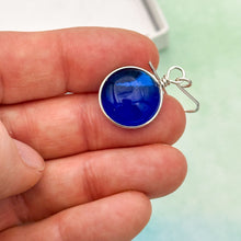 Charger l&#39;image dans la galerie, Boucles d&#39;oreilles en verre transparent bleu - technique Murano
