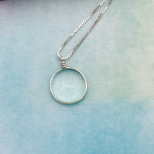 Charger l&#39;image dans la galerie, Collier Pendentif en verre transparent - technique Murano
