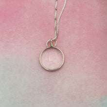 Charger l&#39;image dans la galerie, Collier Pendentif en verre transparent - technique Murano
