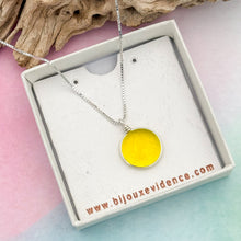 Charger l&#39;image dans la galerie, Collier Pendentif en verre jaune transparent - technique Murano
