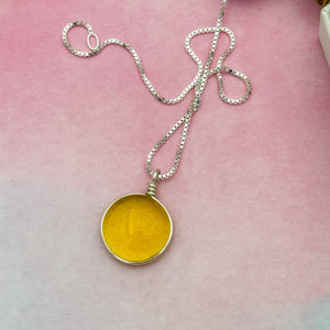 Collier Pendentif en verre jaune transparent - technique Murano