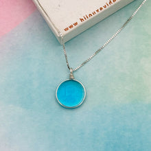 Charger l&#39;image dans la galerie, Collier Pendentif en verre turquoise transparent - technique Murano

