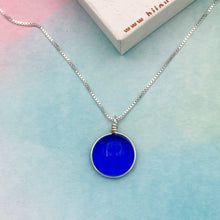 Charger l&#39;image dans la galerie, Collier Pendentif en verre bleu transparent - technique Murano
