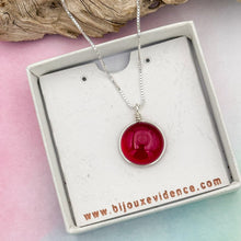 Charger l&#39;image dans la galerie, Collier Pendentif en verre rouge transparent - technique Murano
